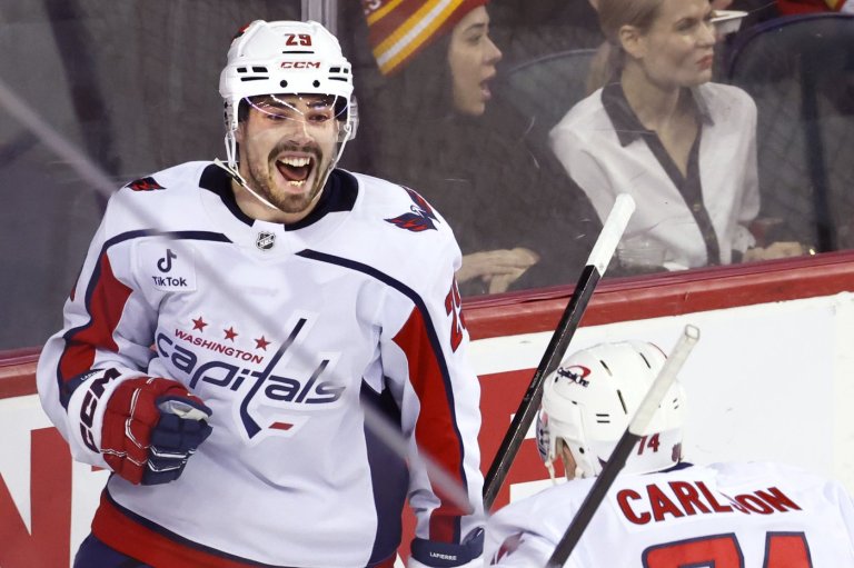 Hendrix Lapierre ends 90-game scoring drought in Capitals' 3-1 win over Flames | iNFOnews.ca