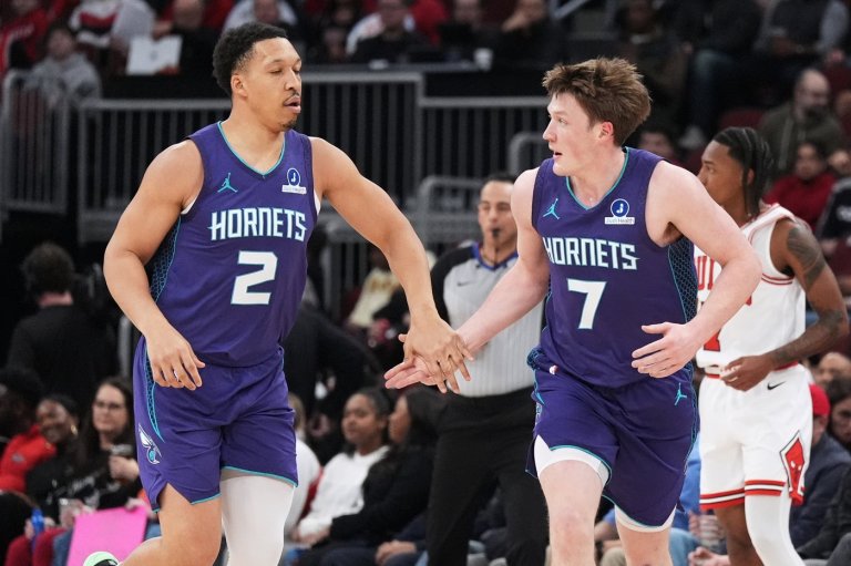 Miller, Knueppel lead Charlotte past Chicago 131-99 for 8th straight road win | iNFOnews.ca