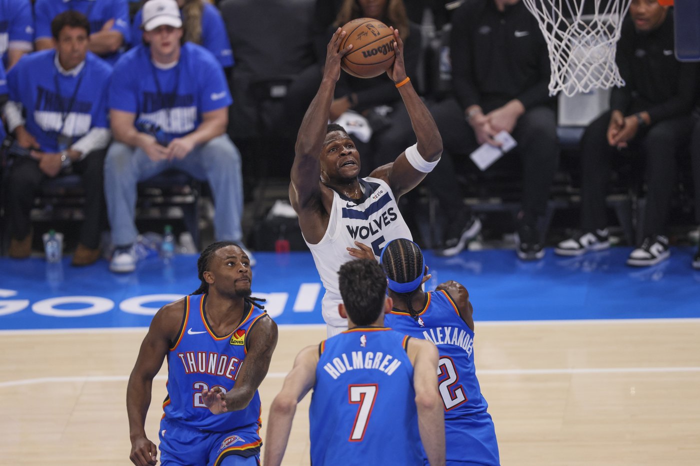 Gilgeous-Alexander and Thunder overwhelm Timberwolves again, win 118-103 for 2-0 West finals lead | iNFOnews.ca Gilgeous-Alexander and Thunder overwhelm Timberwolves again, win 118-103 for 2-0 West finals lead | iNFOnews.ca