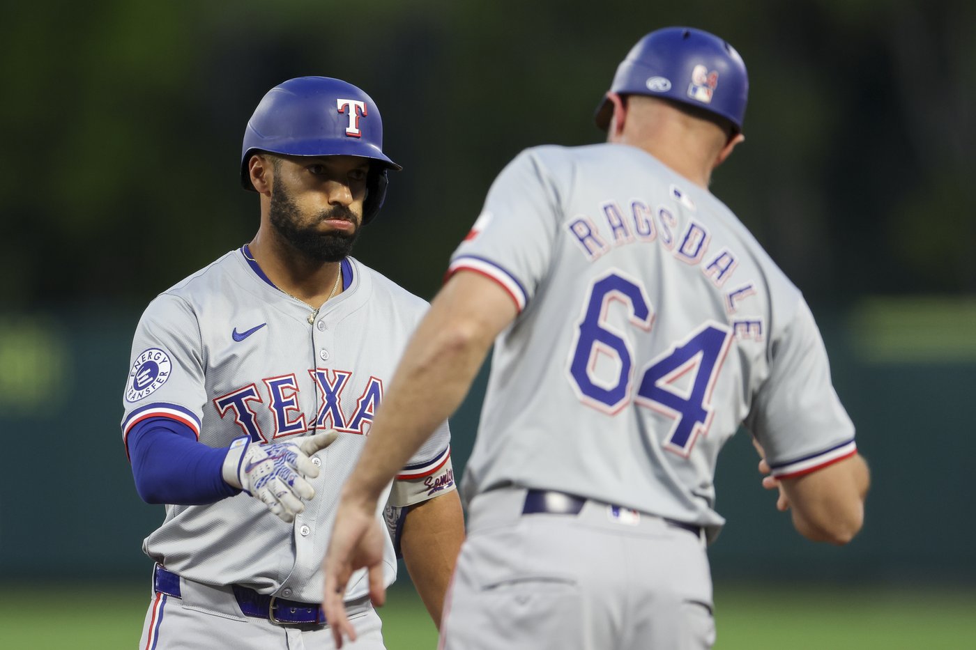 Jacob deGrom pitches 4 solid innings and the Texas Rangers hit 4 homers in a 5-2 win over the Angels | iNFOnews.ca
