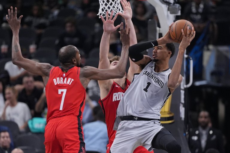 Barnes scores 24 as Spurs beat Rockets 121-110 in NBA Cup opener | iNFOnews.ca