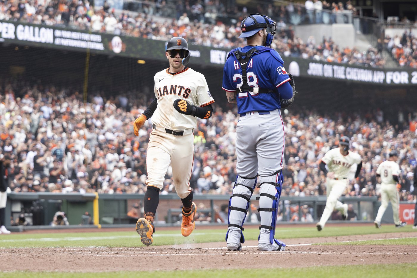 Patrick Bailey's pinch-hit single in the 9th lifts the Giants over the Rangers 3-2 | iNFOnews.ca