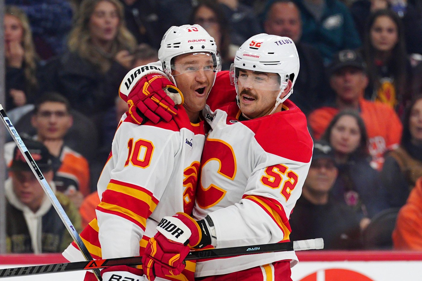 Huberdeau scores twice to lift Flames over Flyers 2-1 | iNFOnews.ca