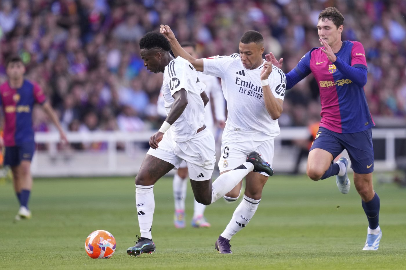 Real Madrid forward Vinícius Júnior has a sprained ankle after clasico | iNFOnews.ca Real Madrid forward Vinícius Júnior has a sprained ankle after clasico | iNFOnews.ca