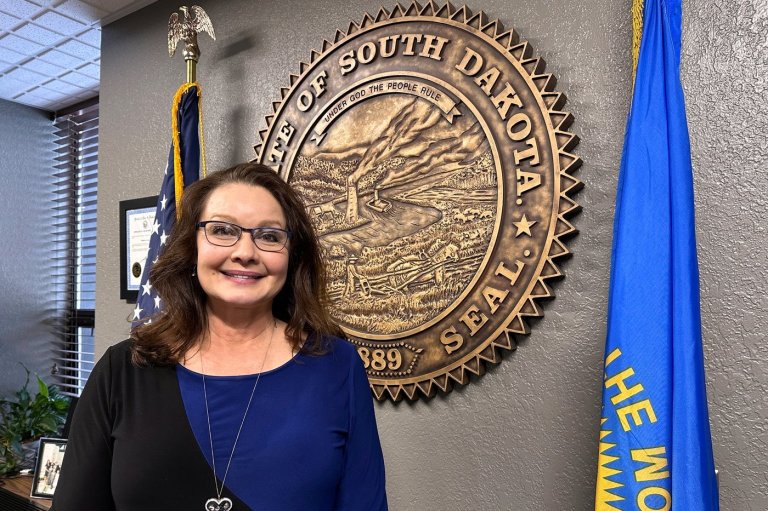 Republican who oversees South Dakota's elections endorses a Democrat in the race to succeed her | iNFOnews.ca