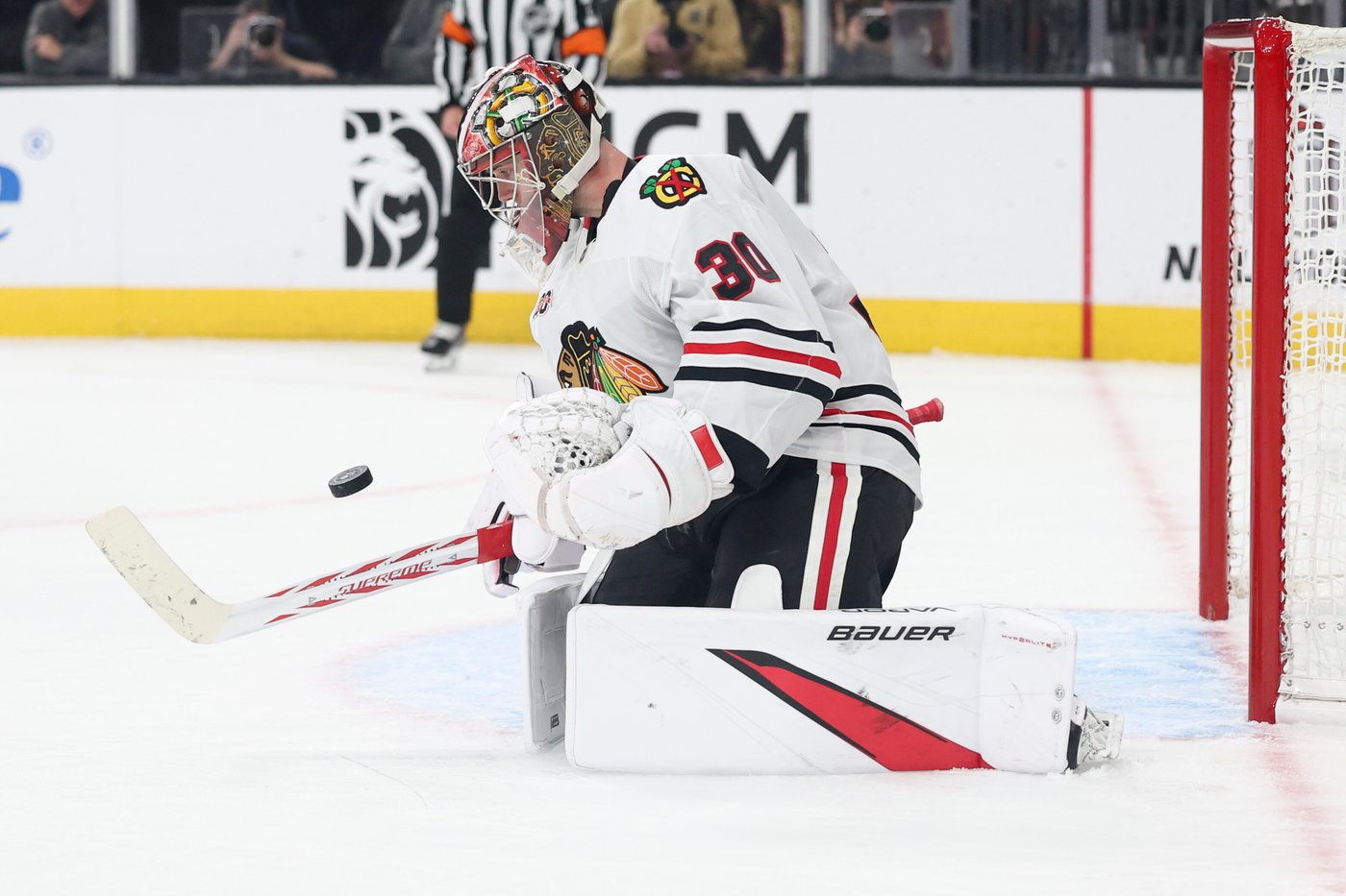 Mailloux, Luff get first goals of season as Blues beat rival Blackhawks 3-2 | iNFOnews.ca