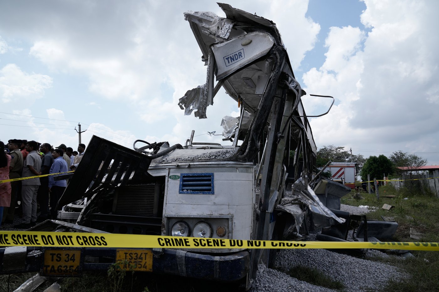 Truck rams into bus in southern India, killing at least 20 people | iNFOnews.ca