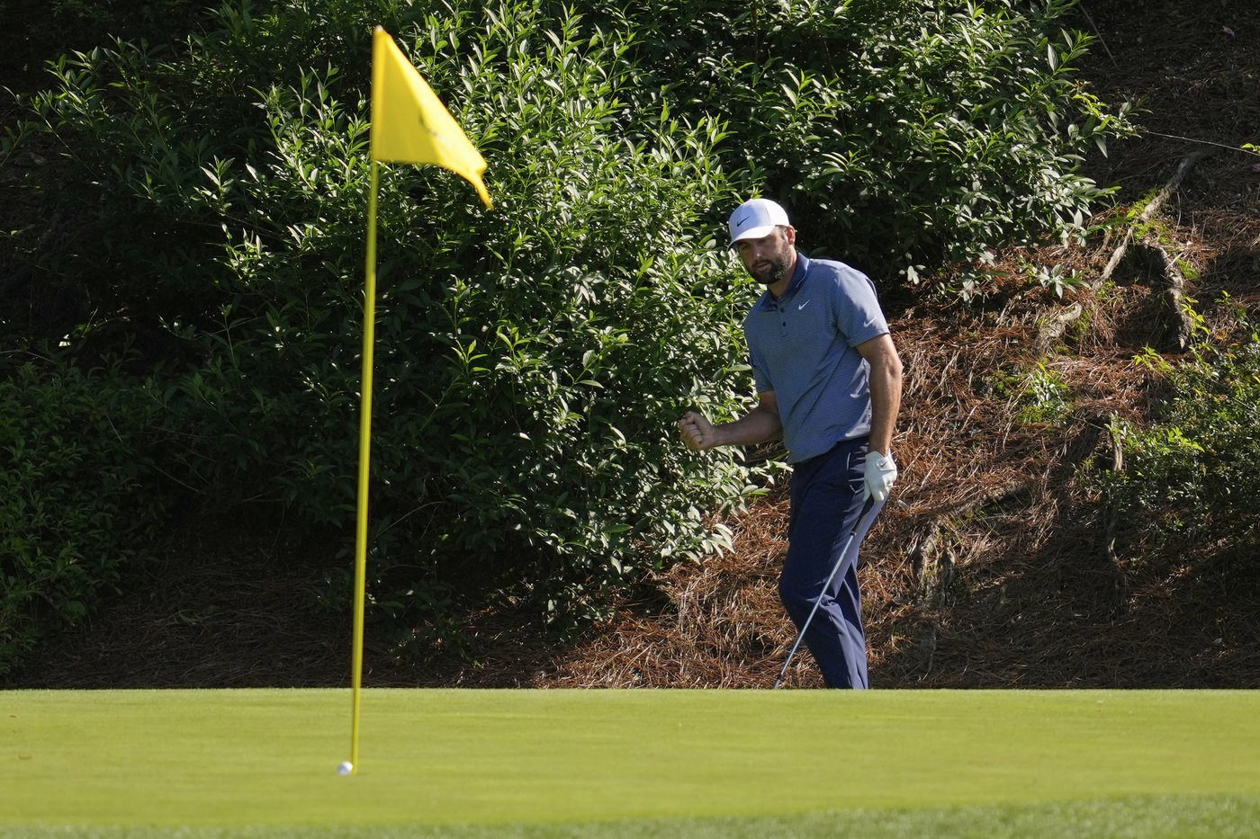 Scottie Scheffler gets a break from an azalea, escapes a magnolia and trails by 3 at the Masters | iNFOnews.ca Scottie Scheffler gets a break from an azalea, escapes a magnolia and trails by 3 at the Masters | iNFOnews.ca