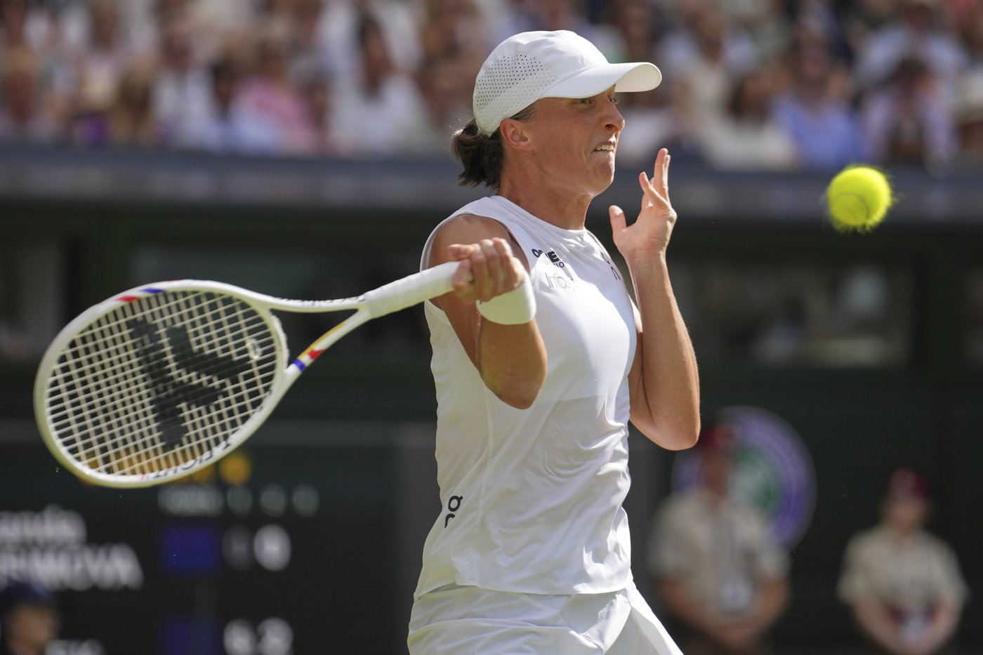 Iga Swiatek wins Wimbledon after a difficult year that included a doping case and a title drought | iNFOnews.ca