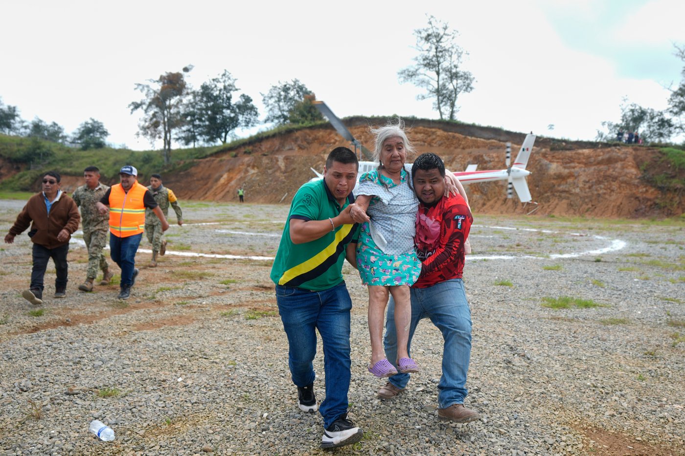 Landslides and flooding cut off 300 communities in Mexico with dozens dead and missing | iNFOnews.ca
