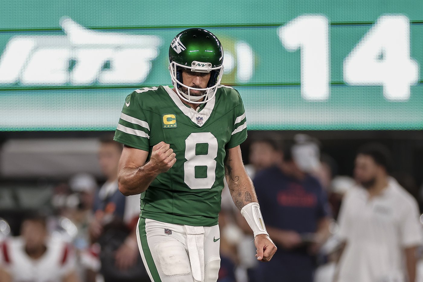 Jets' Aaron Rodgers returns to huge cheers for 1st home game since Achilles tendon injury last year | iNFOnews.ca