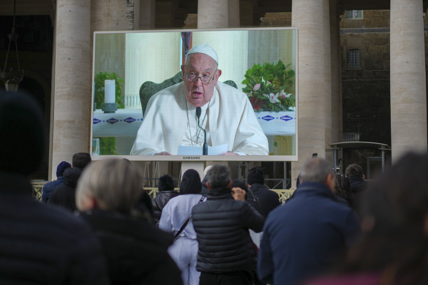 Pope Francis calls for a ceasefire on all fronts in his prayer ahead of Christmas | iNFOnews.ca