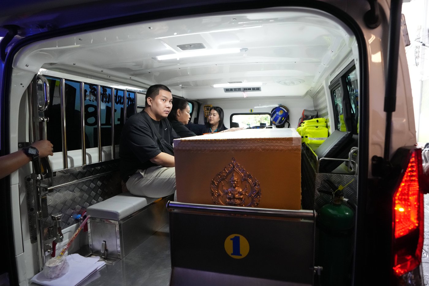 Families retrieve bodies after a 14-year-old killed at least 7 in a shooting outside Bangkok | iNFOnews.ca