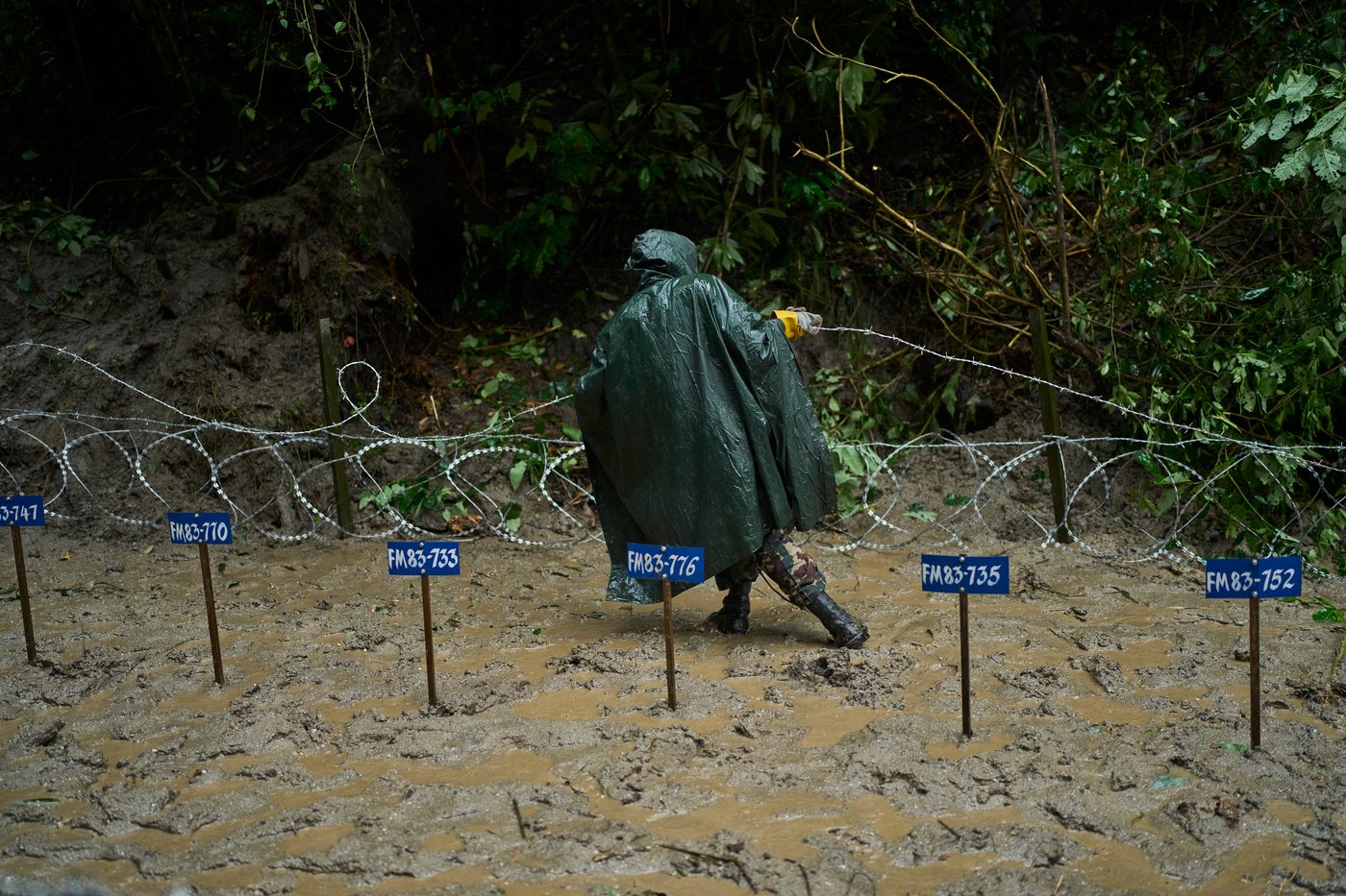 Mass burials in Nepal as death toll from flash floods exceeds 1,000 | iNFOnews.ca Mass burials in Nepal as death toll from flash floods exceeds 1,000 | iNFOnews.ca