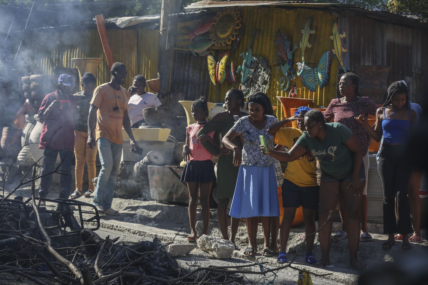 Residents in Haiti's capital stand with police in a battle to repel the latest gang attack | iNFOnews.ca Residents in Haiti's capital stand with police in a battle to repel the latest gang attack | iNFOnews.ca