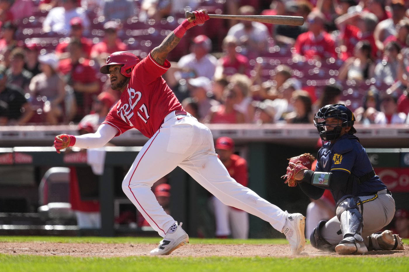 Elly De La Cruz homers, drives in 4 runs as the Reds beat the Brewers 12-8 | iNFOnews.ca