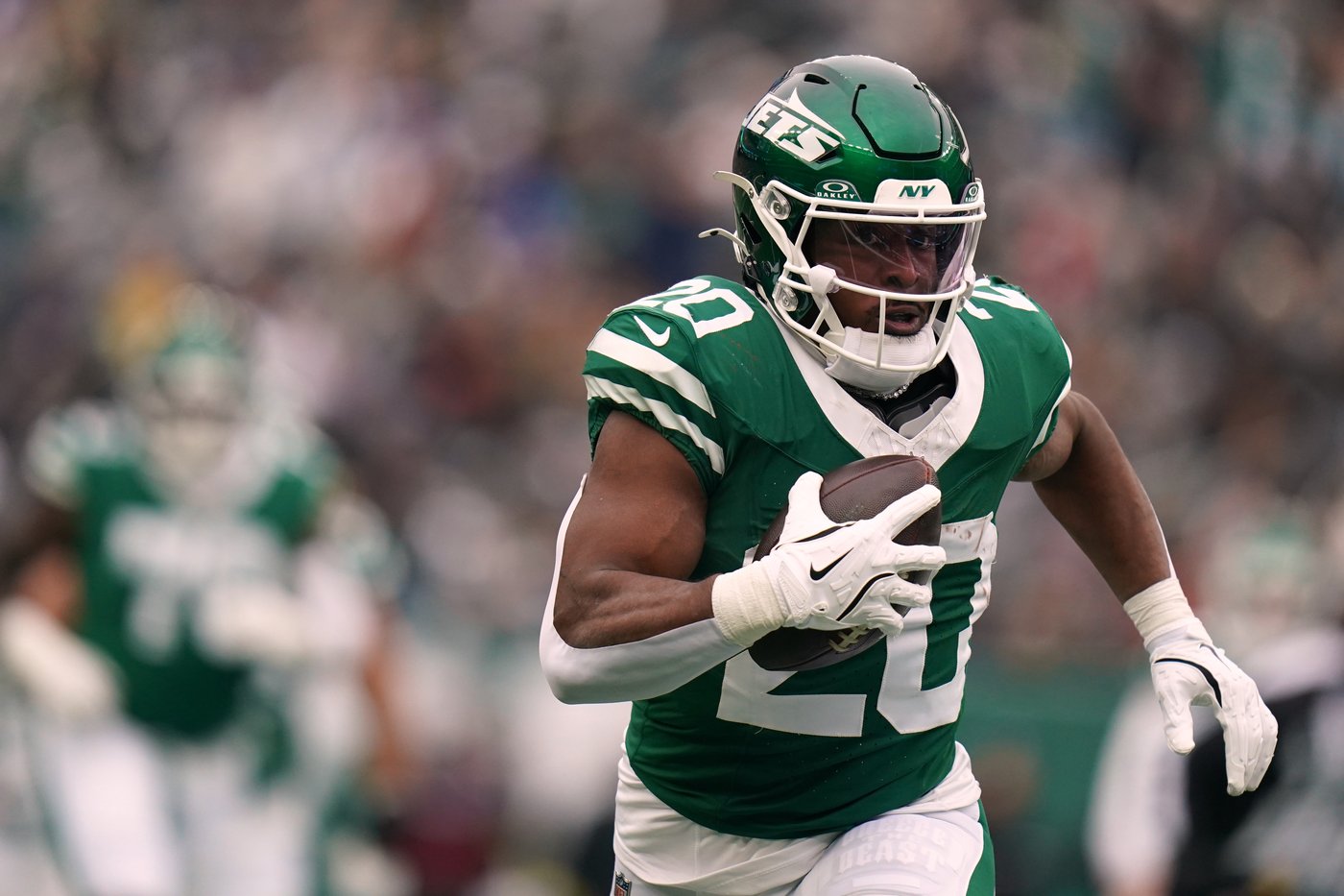 Jets, running back Breece Hall agree to a 3-year, $45.75 million contract extension, AP source says | iNFOnews.ca