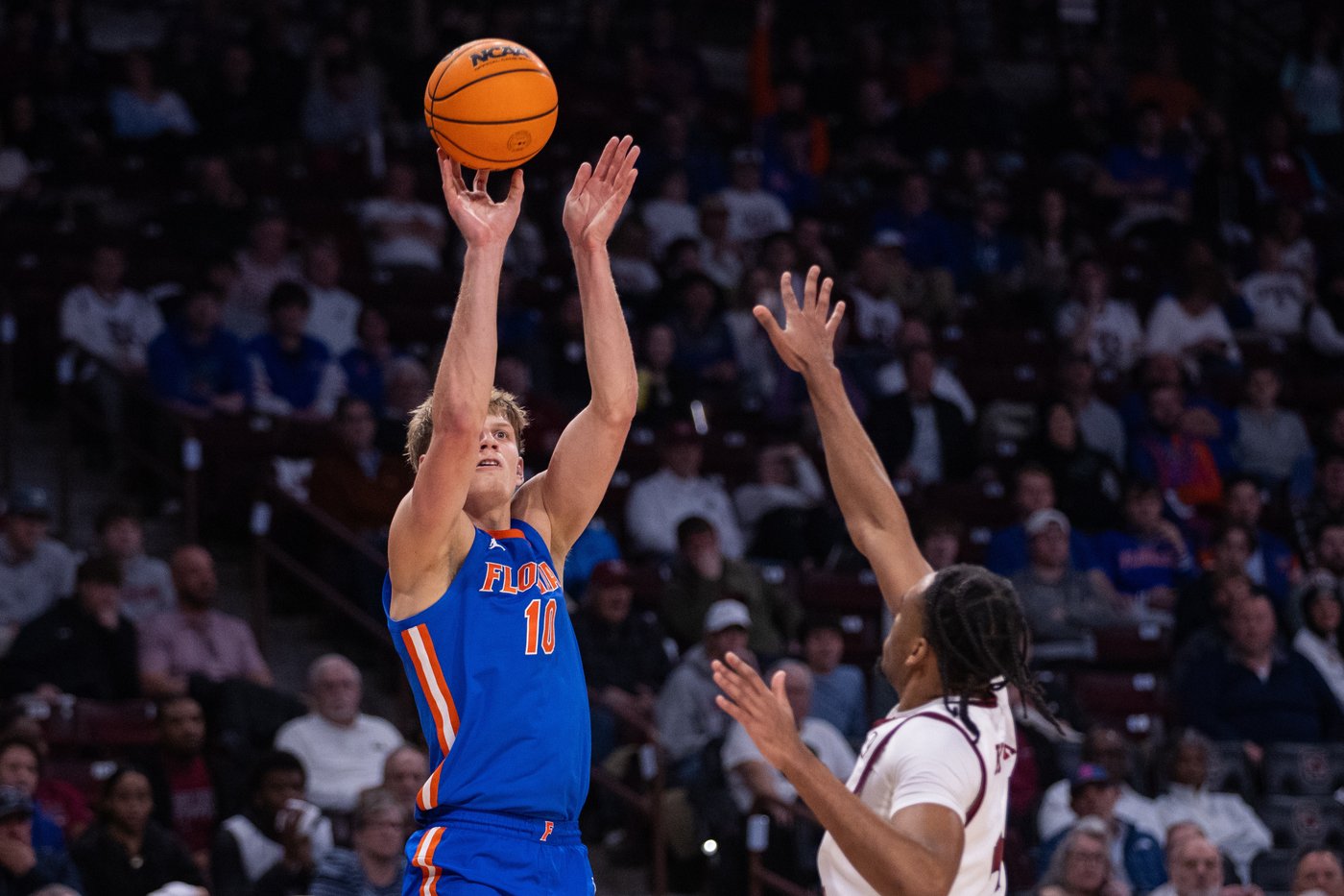 Thomas Haugh and Rueben Chinyelu lead No. 19 Florida to 95-48 win over South Carolina | iNFOnews.ca