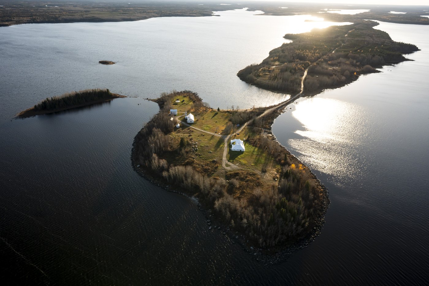 Inside the Ring of Fire: A tale of two First Nations and a road that could change everything | iNFOnews.ca