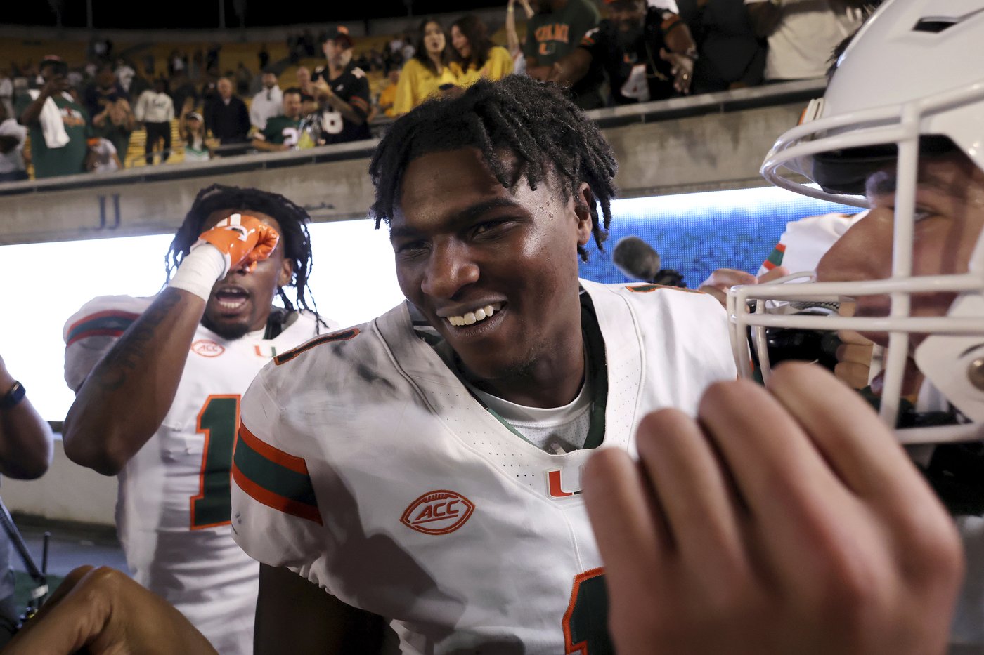 Travis Hunter and Ashton Jeanty give this year's Heisman Trophy ceremony a different vibe | iNFOnews.ca