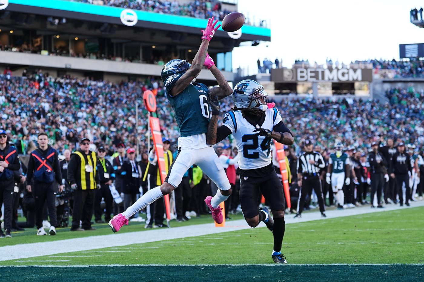 Eagles short-handed vs Dallas as DeVonta Smith sits again with a hamstring injury | iNFOnews.ca