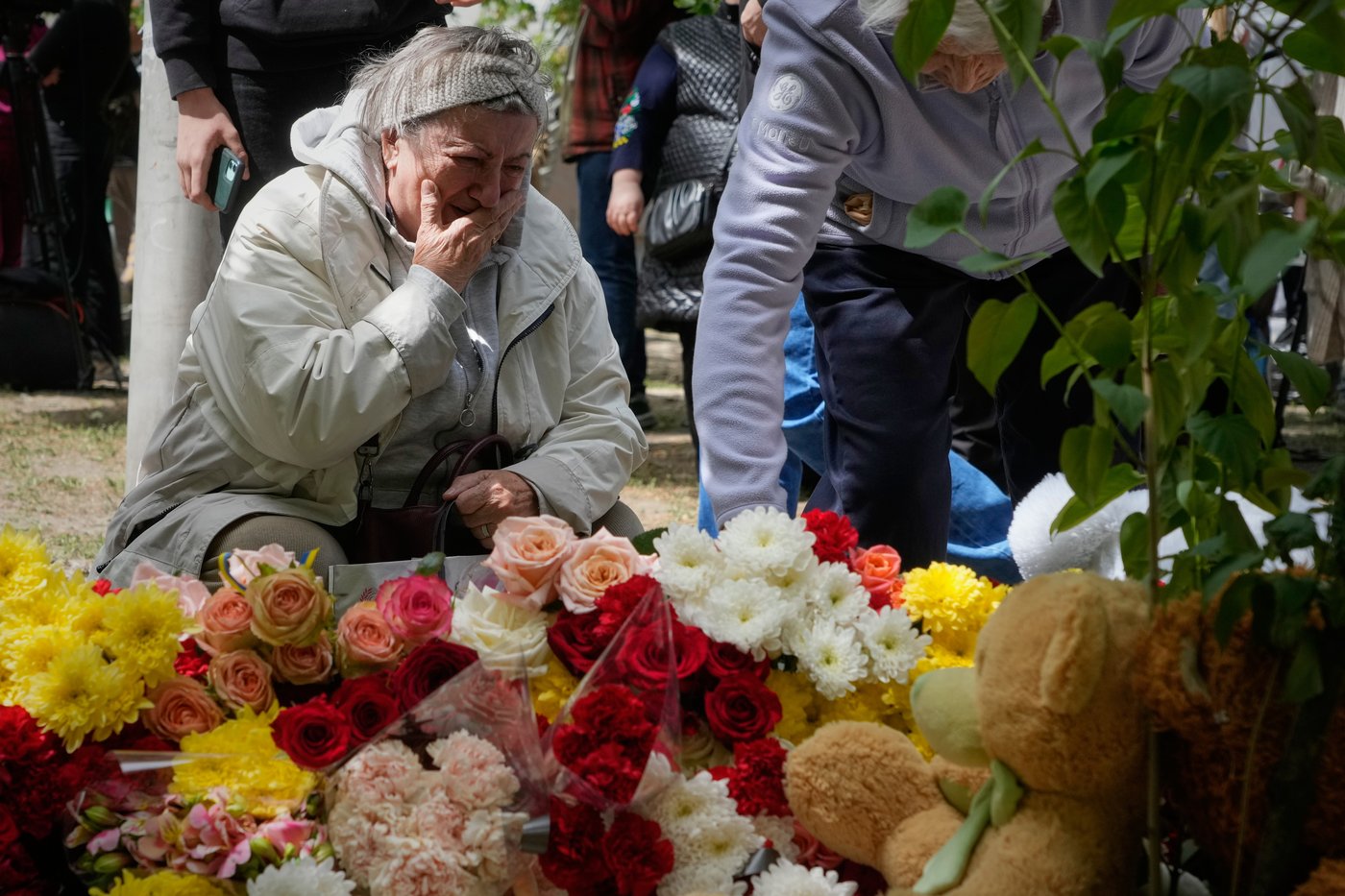 Kyiv mourns as death toll from Russian attack in the Ukrainian capital rises to 24 | iNFOnews.ca