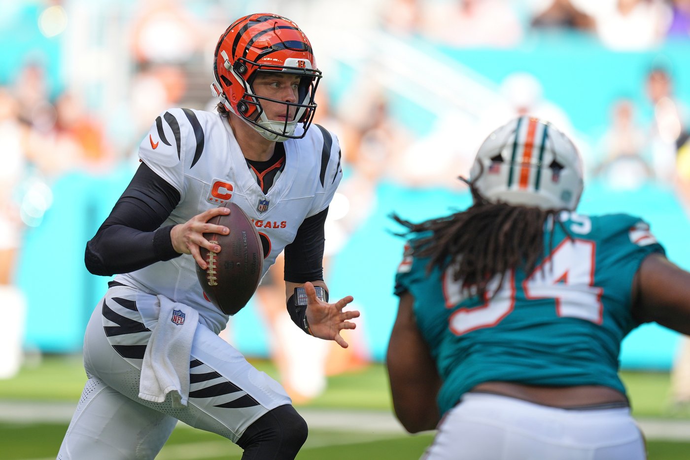 Joe Burrow throws for 309 yards and 4 TDs as Bengals rout Dolphins 45-21 | iNFOnews.ca