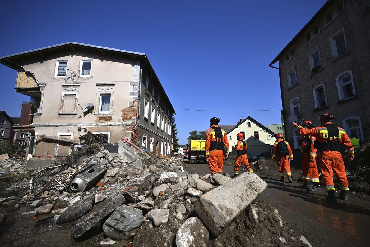 Rising rivers threaten southern Poland as flooding recedes elsewhere in Central Europe | iNFOnews.ca Rising rivers threaten southern Poland as flooding recedes elsewhere in Central Europe | iNFOnews.ca