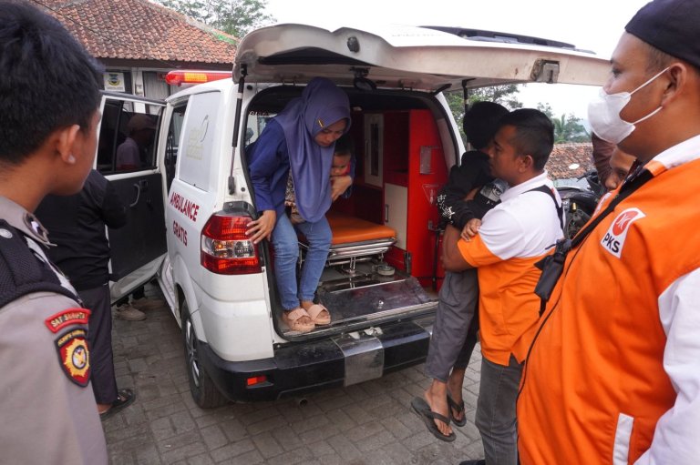 Indonesia faces calls to halt free meals program as over 5,000 school children fall ill | iNFOnews.ca