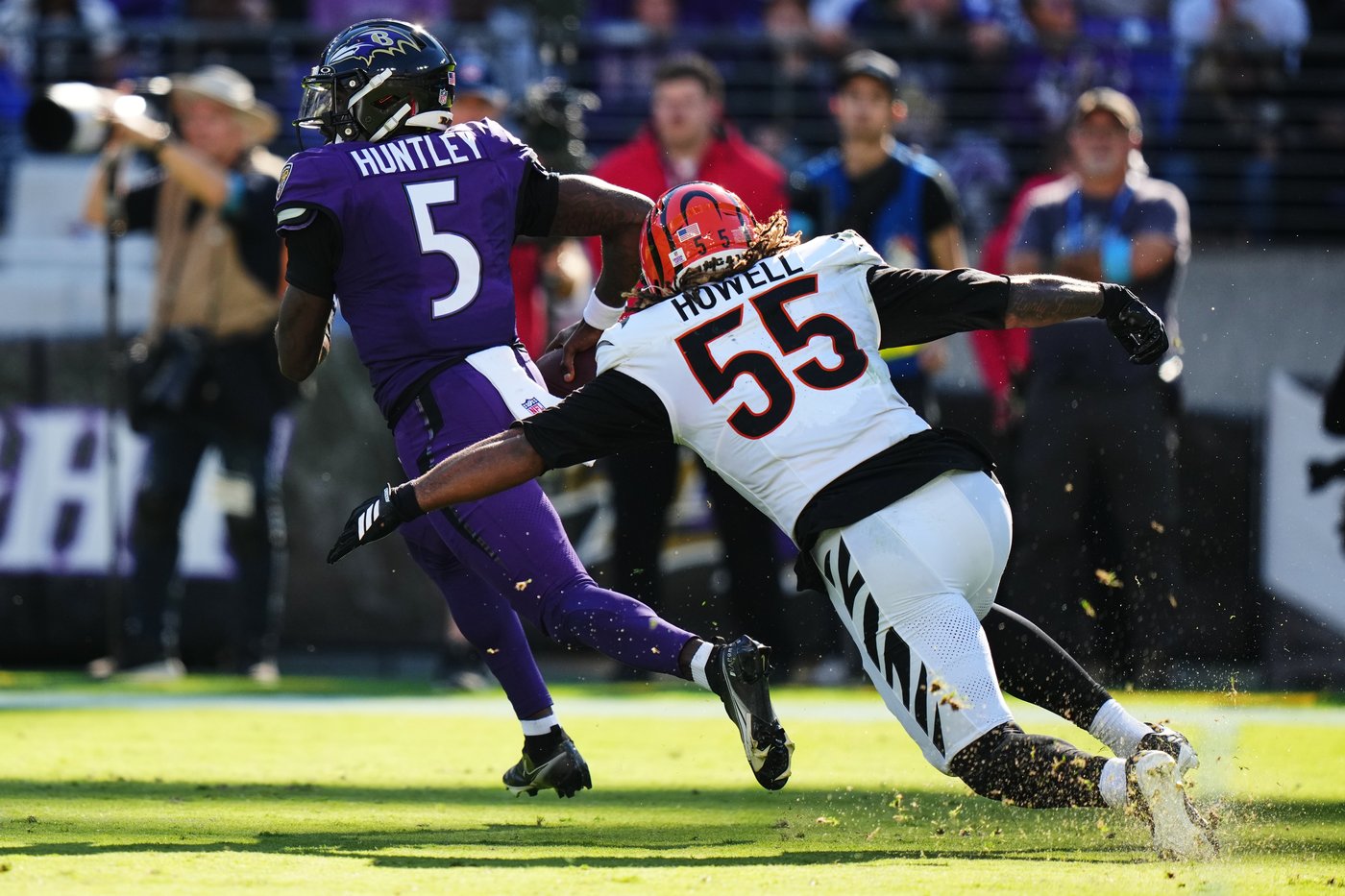 Burrow throws 4 TD passes as Bengals storm past Jackson-less Ravens in 2nd half of 35-13 win | iNFOnews.ca Burrow throws 4 TD passes as Bengals storm past Jackson-less Ravens in 2nd half of 35-13 win | iNFOnews.ca