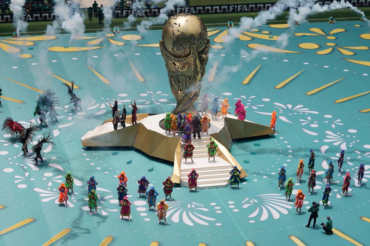 Shakira, Andrea Bocelli and Salma Hayek kick-start the World Cup at opening ceremony in Mexico City | iNFOnews.ca Shakira, Andrea Bocelli and Salma Hayek kick-start the World Cup at opening ceremony in Mexico City | iNFOnews.ca
