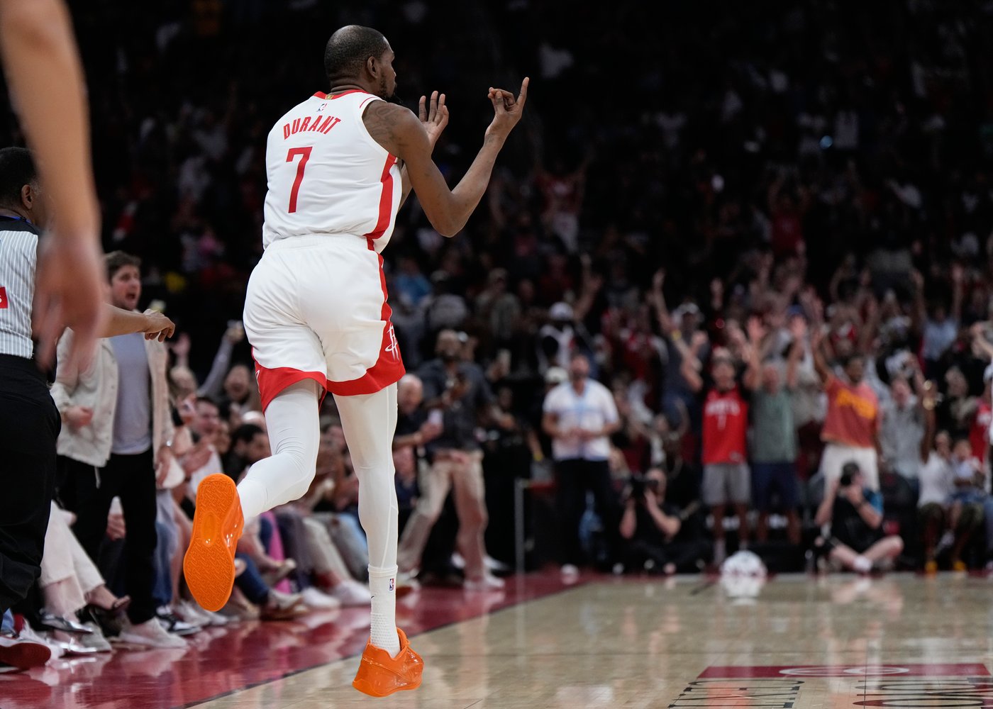 Kevin Durant passes Michael Jordan for No 5 on NBA scoring list in Rockets' win | iNFOnews.ca