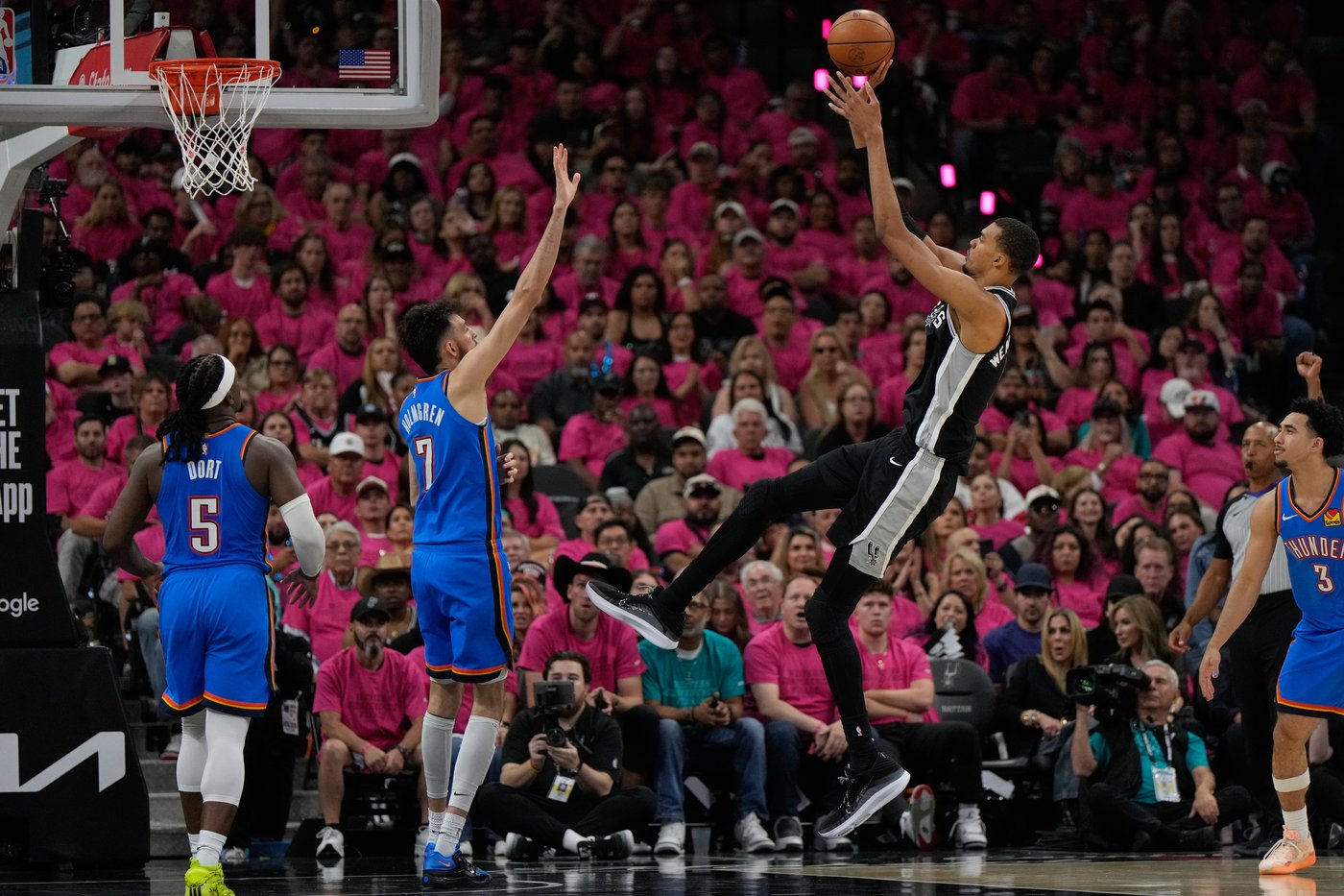 Gilgeous-Alexander, bench propel Thunder past Spurs 123-108 in conference final | iNFOnews.ca