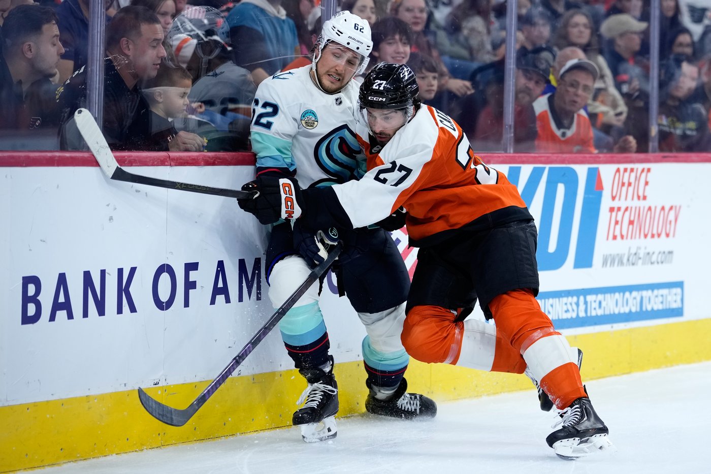 Kraken beat Flyers 3-2 in shootout as Philadelphia’s winless start reaches 8 games | iNFOnews.ca
