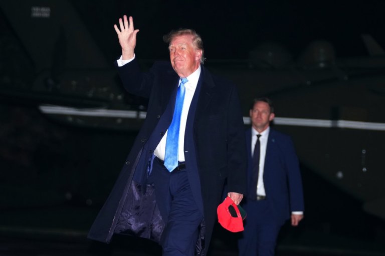 Trump announcing a new Iowa steel plant that the White House says will be the nation's biggest | iNFOnews.ca