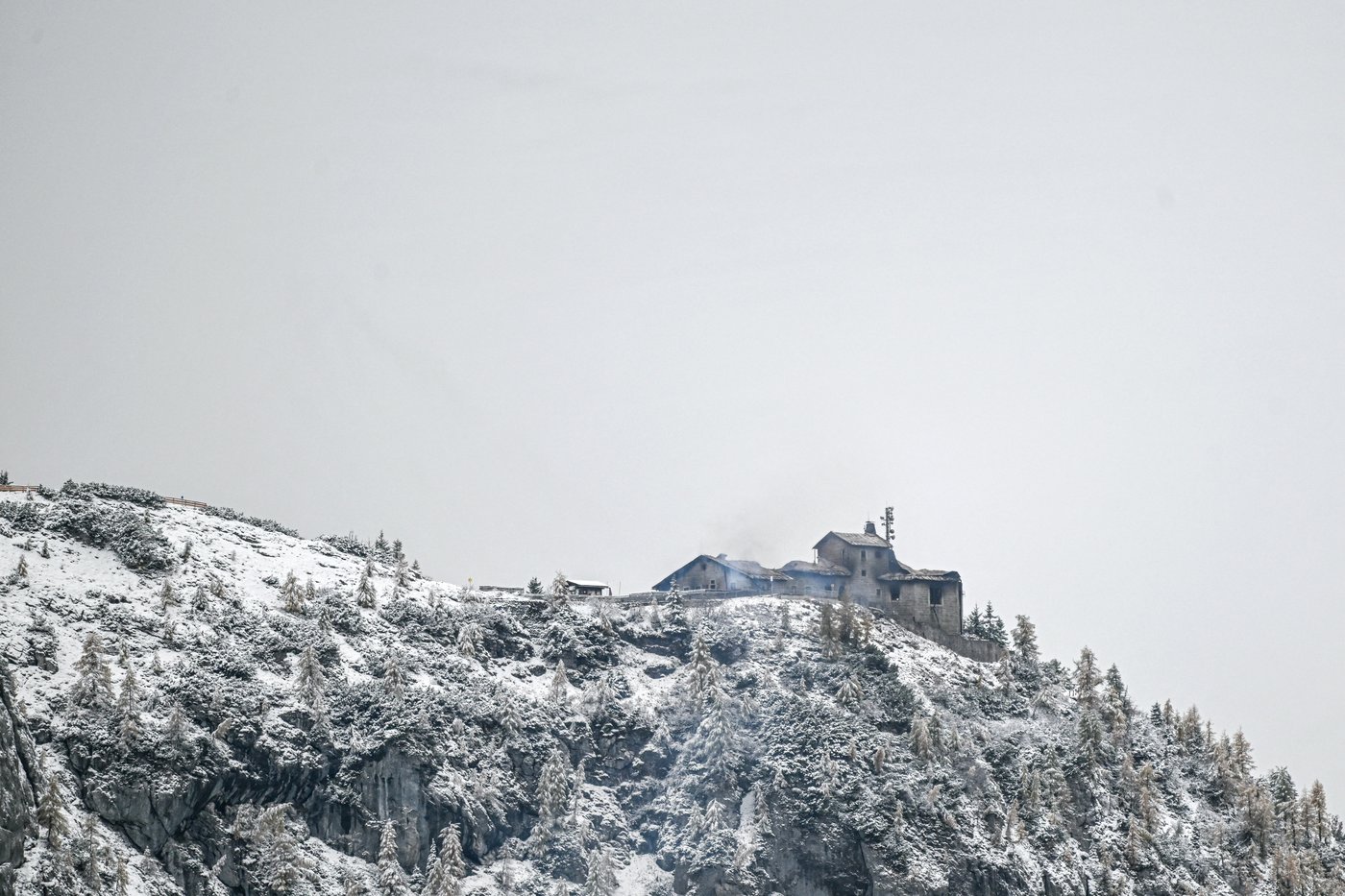 A fire devastates the Eagle's Nest retreat built for Hitler in Germany. A suspect is detained | iNFOnews.ca