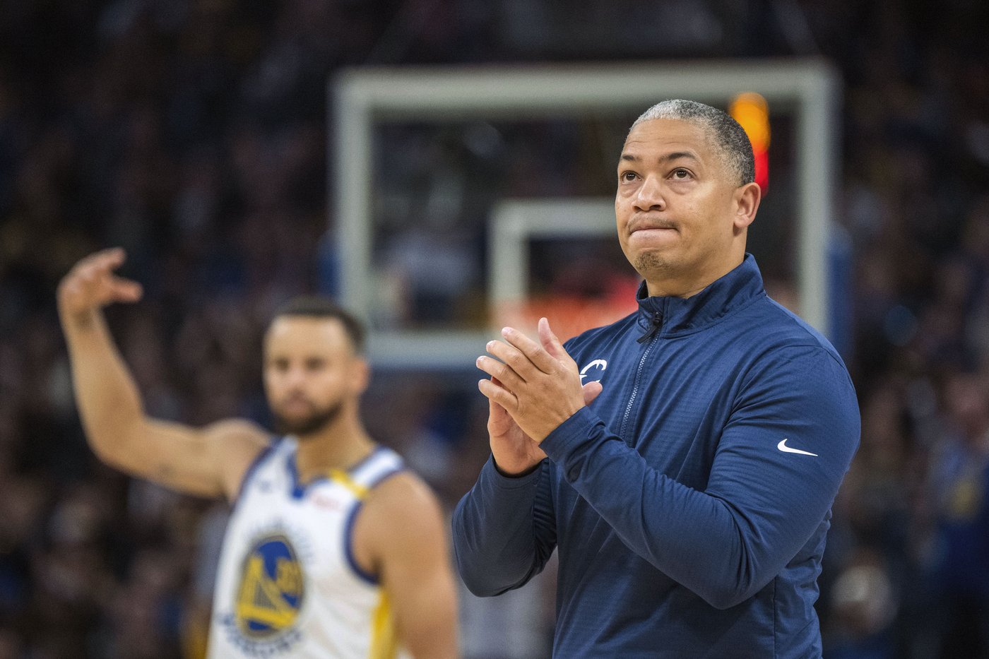 Clippers hold off Warriors as Stephen Curry goes down injured | iNFOnews.ca Clippers hold off Warriors as Stephen Curry goes down injured | iNFOnews.ca