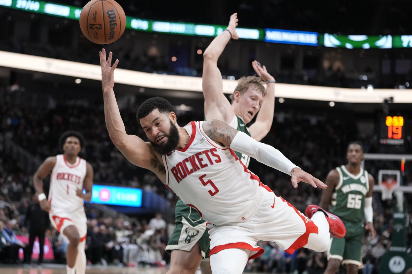 Bucks win 101-100 on Lillard's late basket to snap Rockets' 5-game win streak | iNFOnews.ca Bucks win 101-100 on Lillard's late basket to snap Rockets' 5-game win streak | iNFOnews.ca