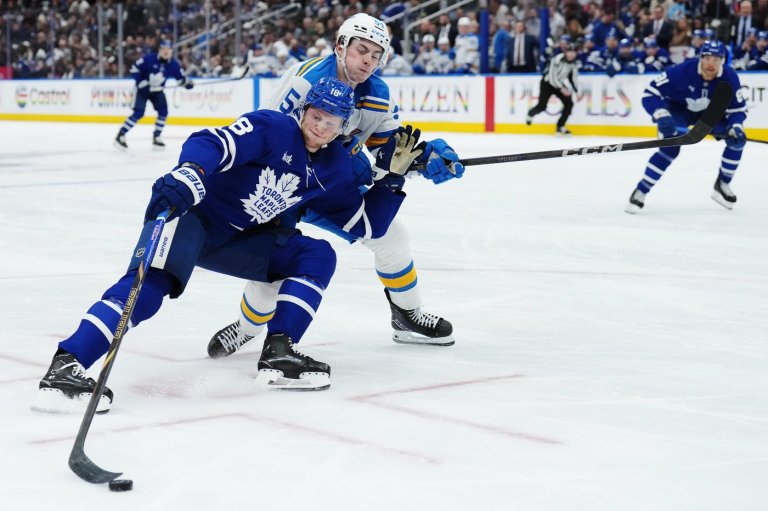 Nylander scores in OT, Leafs down Blues 3-2 in OT to snap losing streak | iNFOnews.ca