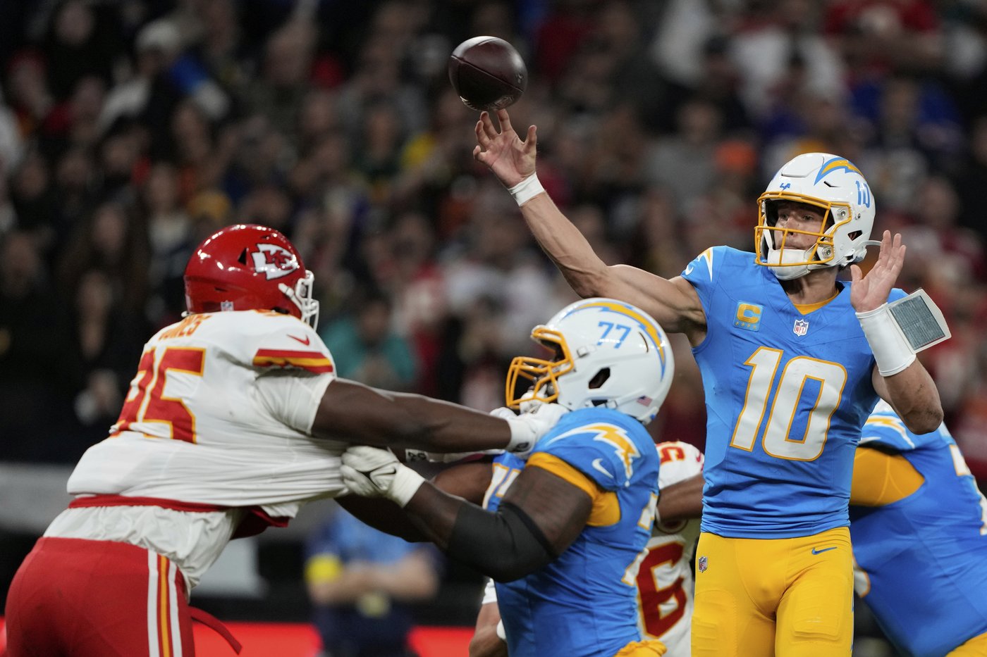 Top photos from Friday Night Football in Brazil where Chargers faced the Chiefs | iNFOnews.ca