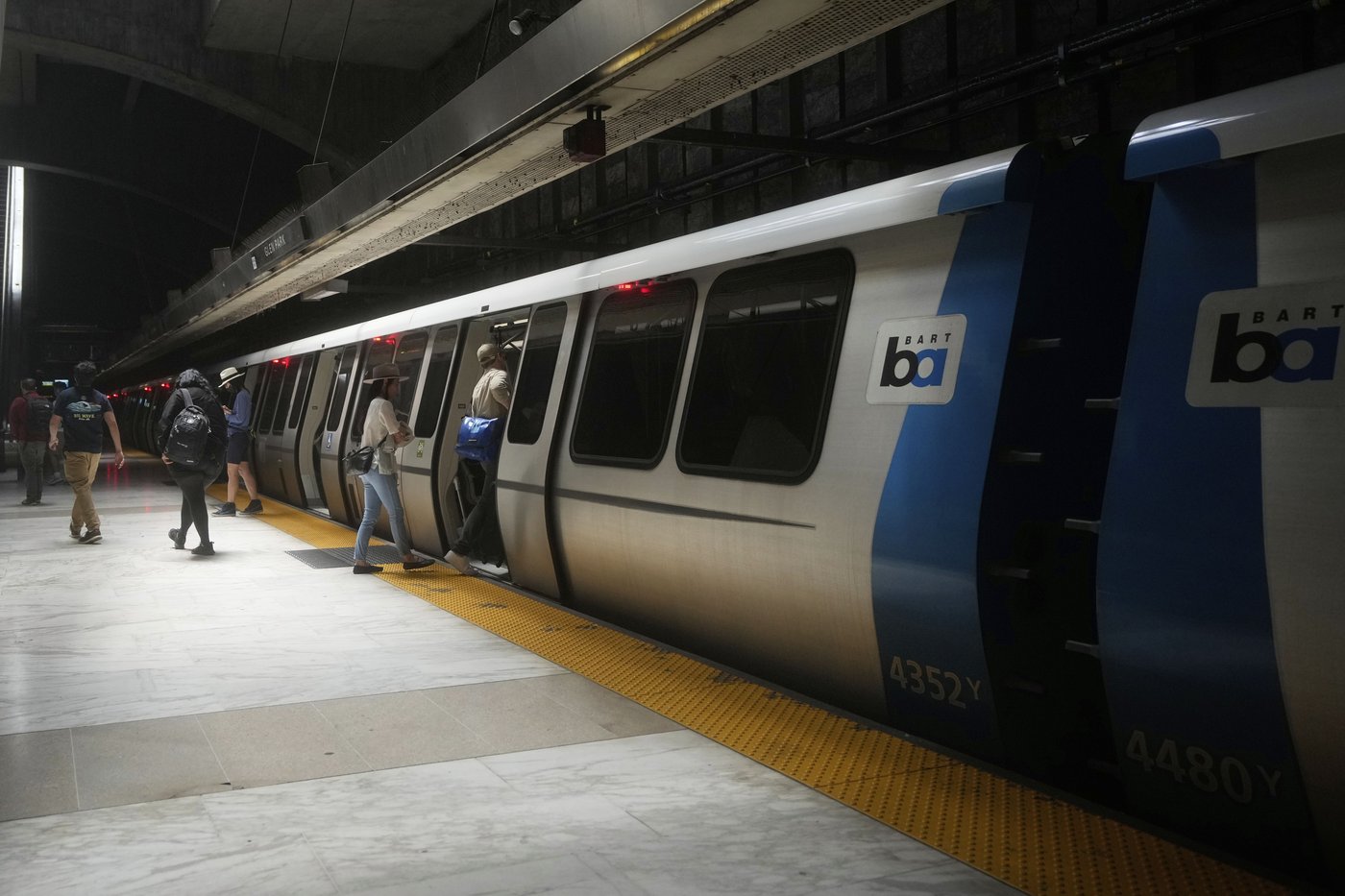 San Francisco region's commuter trains are running again after hours-long stoppage | iNFOnews.ca San Francisco region's commuter trains are running again after hours-long stoppage | iNFOnews.ca