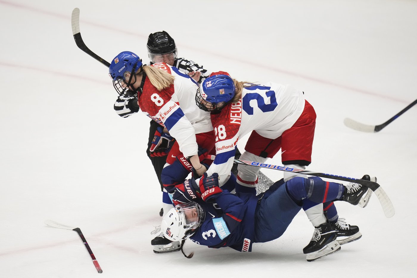 Canada blasts Finland 8-1 to face the US in another women’s ice hockey worlds final | iNFOnews.ca