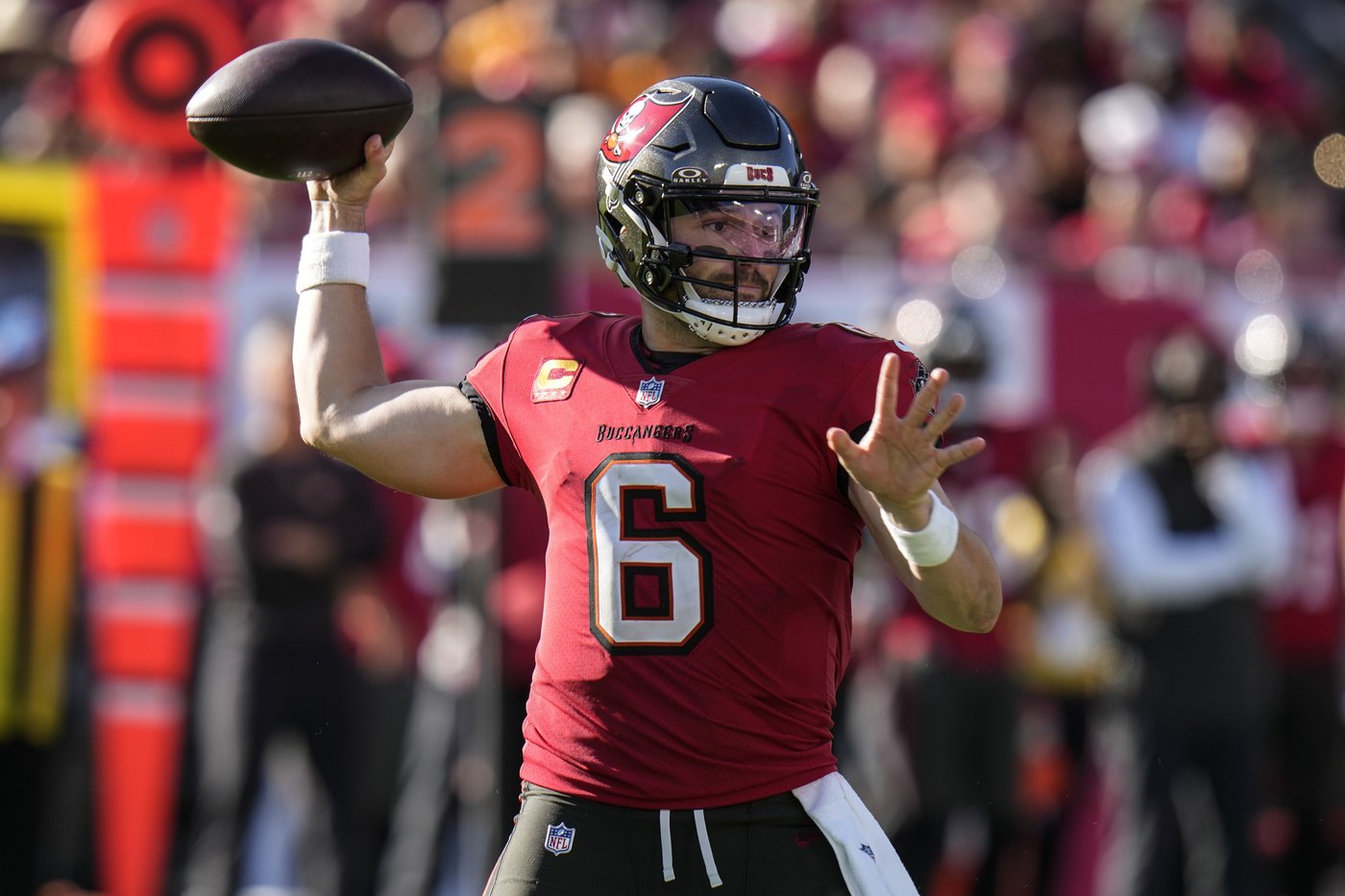 Baker Mayfield throws for 3 TDs, Bucs take over 1st in NFC South with 28-13 win over Raiders | iNFOnews.ca