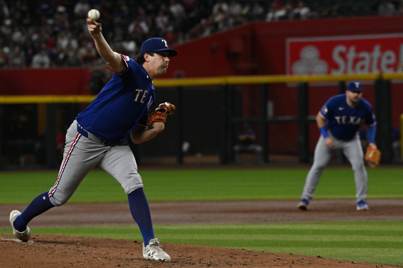 Seager homers, Rangers beat Diamondbacks 7-6 for first road series win in 2 months | iNFOnews.ca