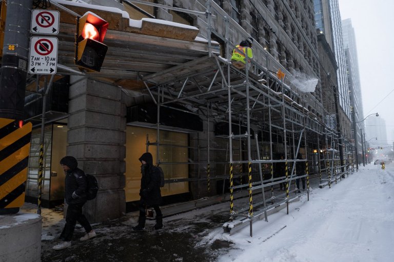 Schools closed, commuters facing delays as heavy snow blankets southern Ontario | iNFOnews.ca