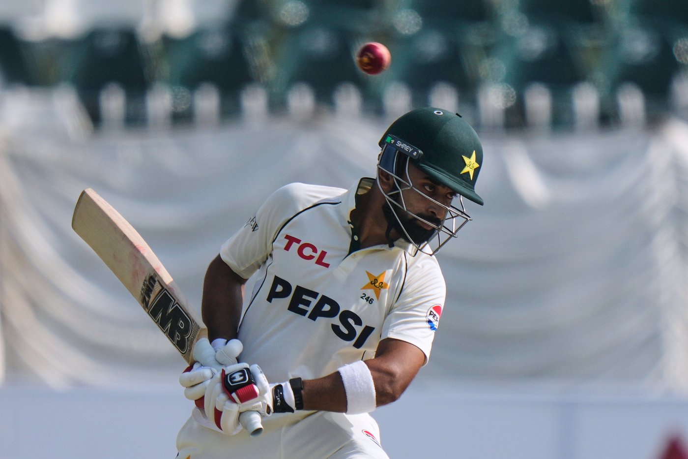 Shafique's luck holds as Pakistan reaches 95-1 at lunch in second test against South Africa | iNFOnews.ca Shafique's luck holds as Pakistan reaches 95-1 at lunch in second test against South Africa | iNFOnews.ca
