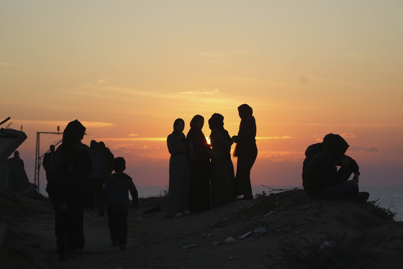 PHOTO COLLECTION: Palestinians Return To Northern Gaza | iNFOnews.ca