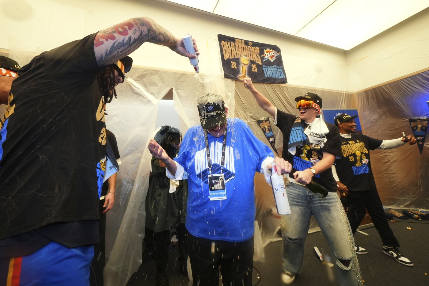 The Thunder had one more opponent after winning the NBA title. The champagne corks were formidable | iNFOnews.ca The Thunder had one more opponent after winning the NBA title. The champagne corks were formidable | iNFOnews.ca