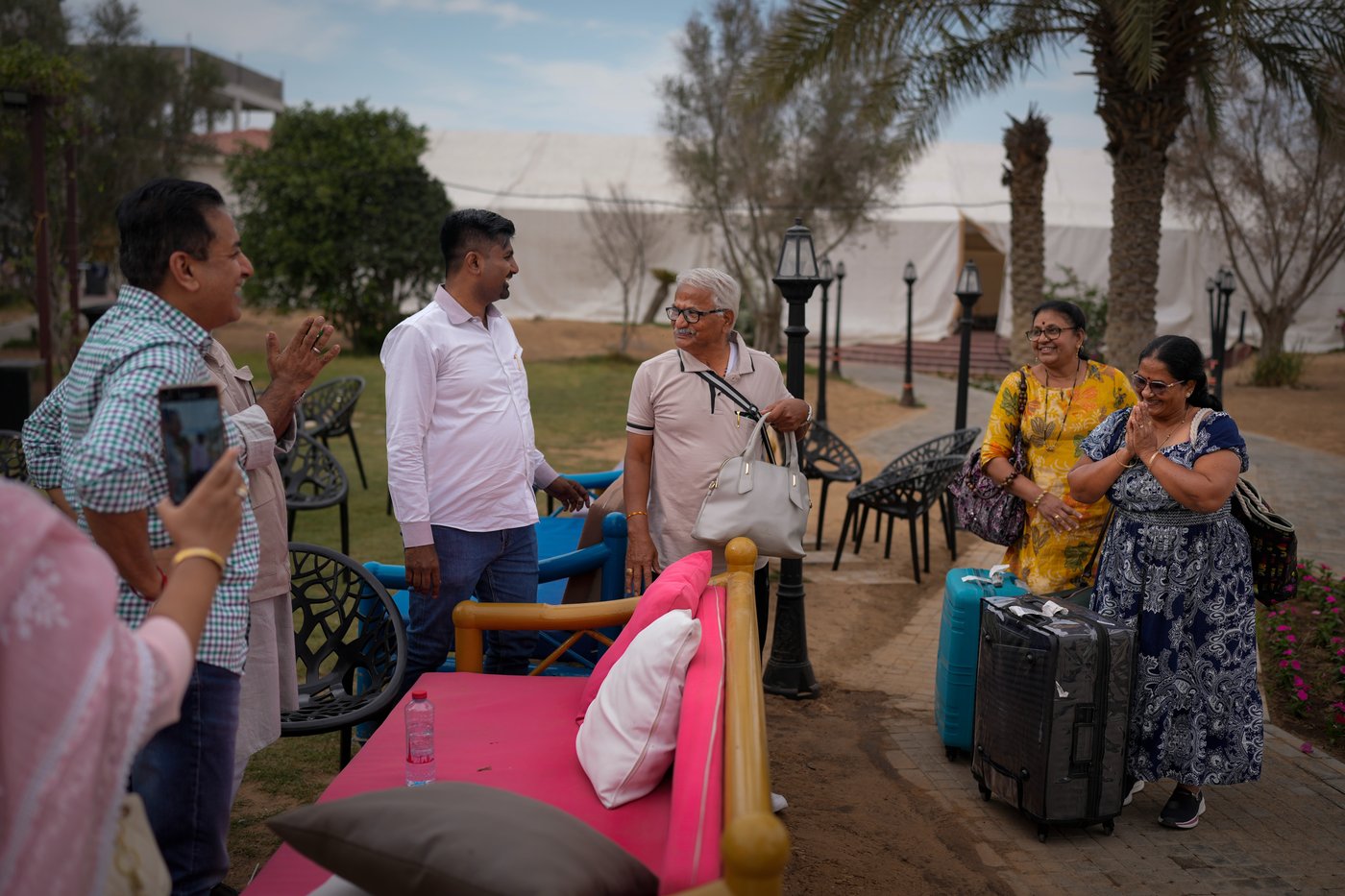 Photos show travellers stuck in the UAE taking shelter from war at Indian expat's home | iNFOnews.ca