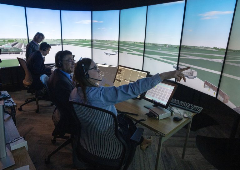 Canada is losing more air traffic controllers than its hiring: aviation expert | iNFOnews.ca
